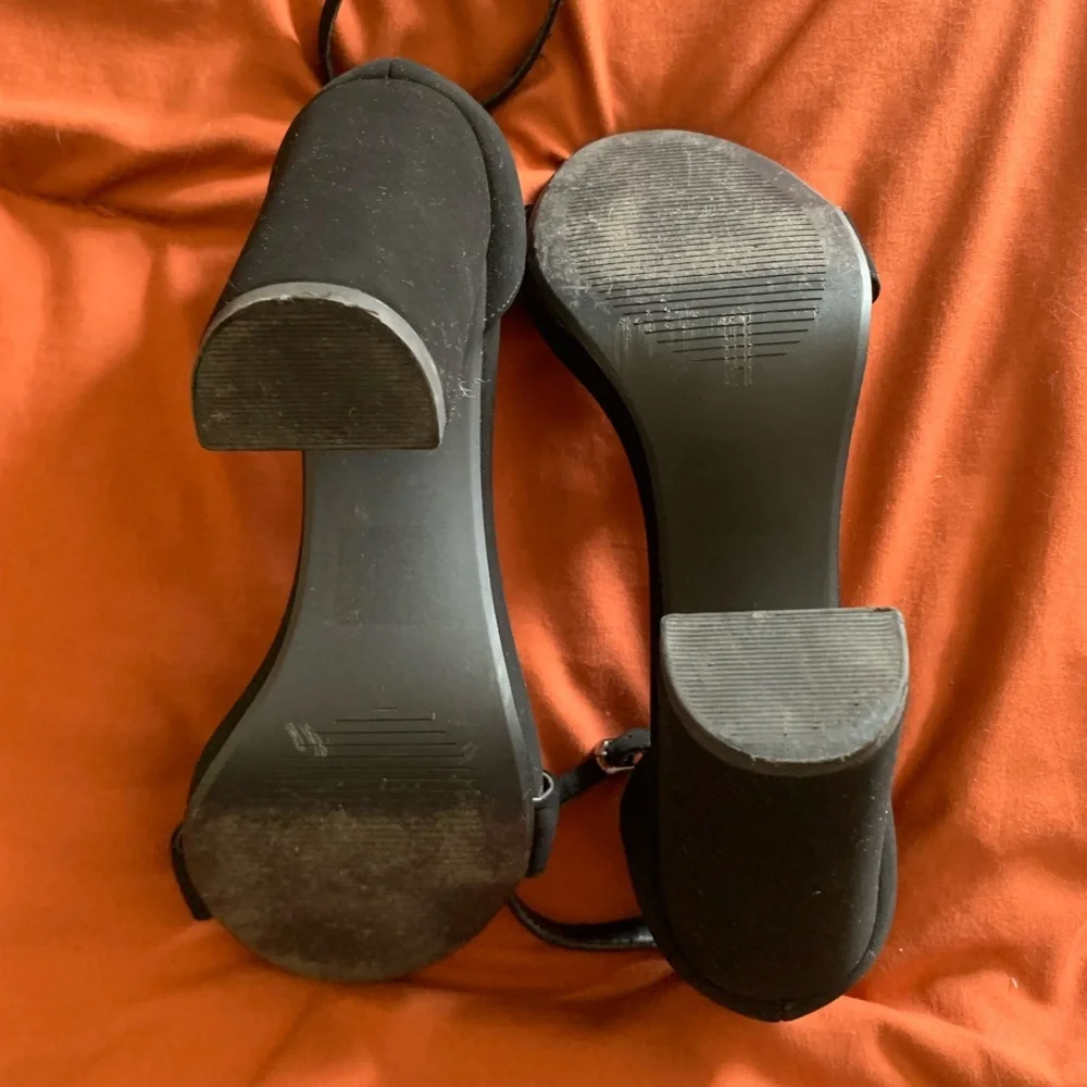 Y Not?  Elegant Black Heel Sandals. SZ 7 - Picture 3 of 5